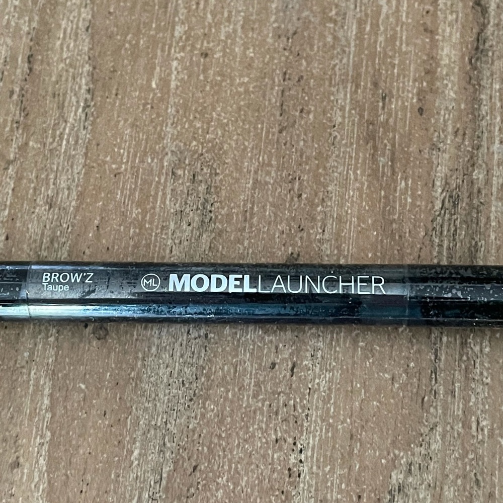 Taupe Model Launcher Eyebrow Pencil
